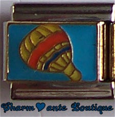 Montgolfière sur fond bleu