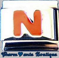 Lettre N rouge