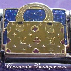 Sac jaune sur fond bleu